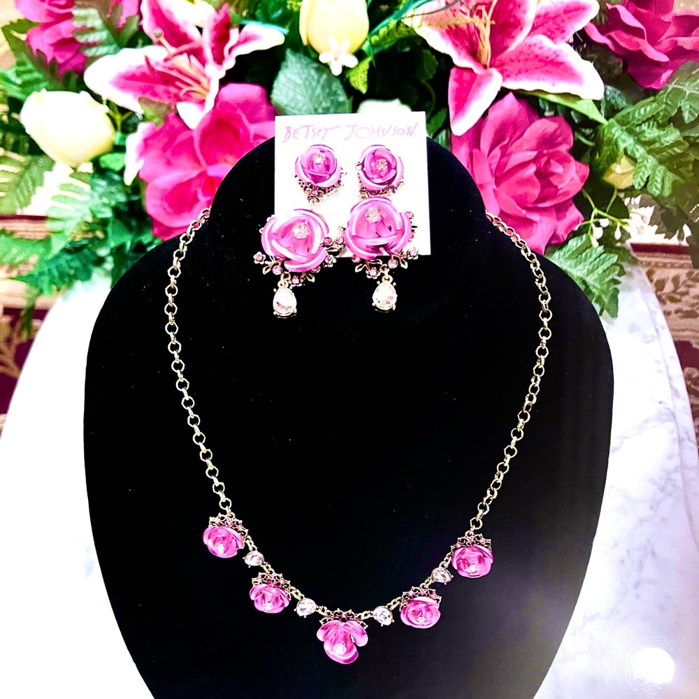 Betsy Johnson Women’s Rose Necklace and Earrings set. - Picture 4 of 6